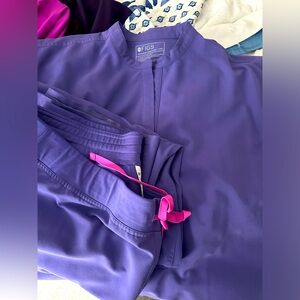 Figs Scrubs XXL set: Rafaela Top and Livingston bottoms